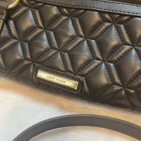 Classic Anne Klein Handbag Quilted‎ Black With Gold Hardware - Picture 2 of 12